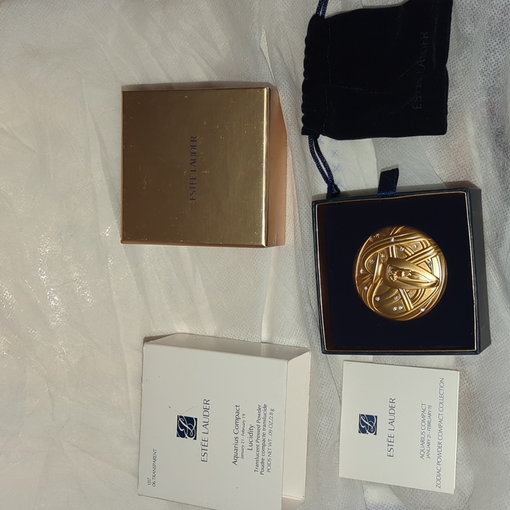 Estee Lauder limited edition (2013) zodiac compact AQUARIUS (Jan 21-Feb 19) NEW